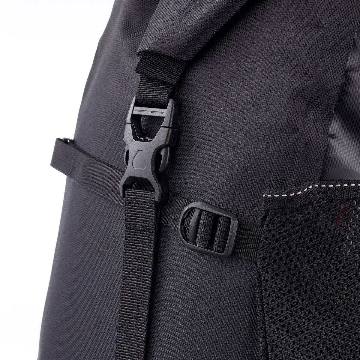 Close-up of ORTLIEB Back-Roller XL QL2.2 in red-black showing strap and buckle