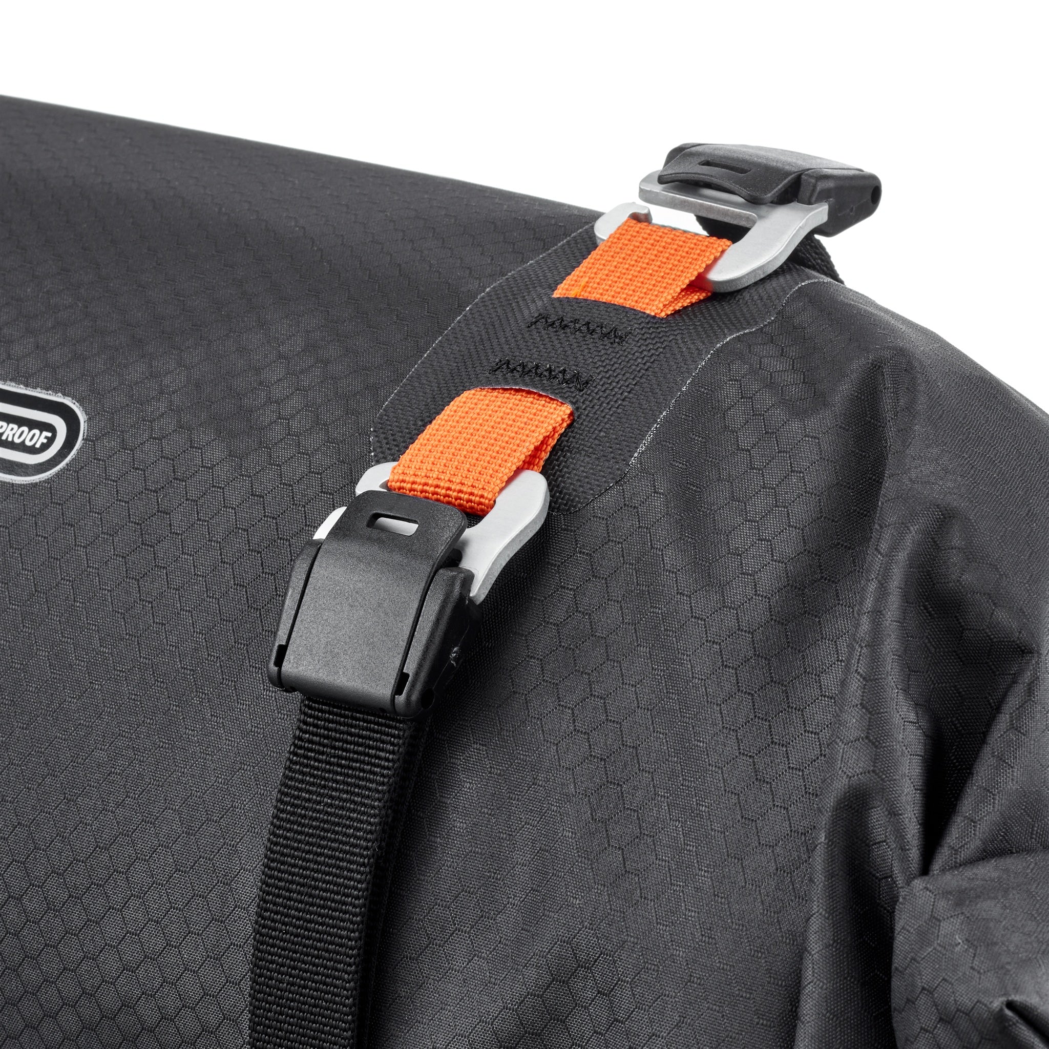 Close-up of the buckle on ORTLIEB Handlebar-Pack Flex in black-matt